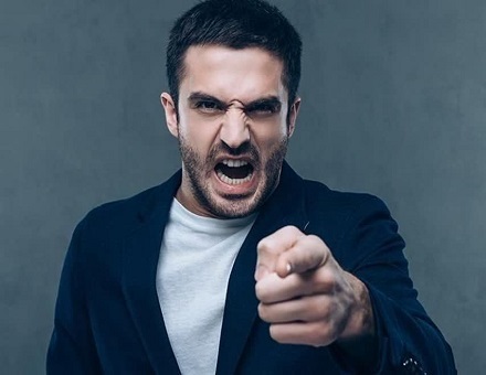 ابراز خشم یک فرد